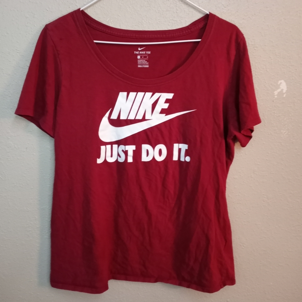 Women's large Nike tee